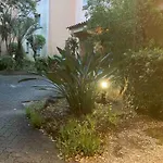 200 M De La Jardin Calme 아파트